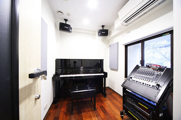 業界最安値 !月2回¥9,350〜スタジオ費無料!