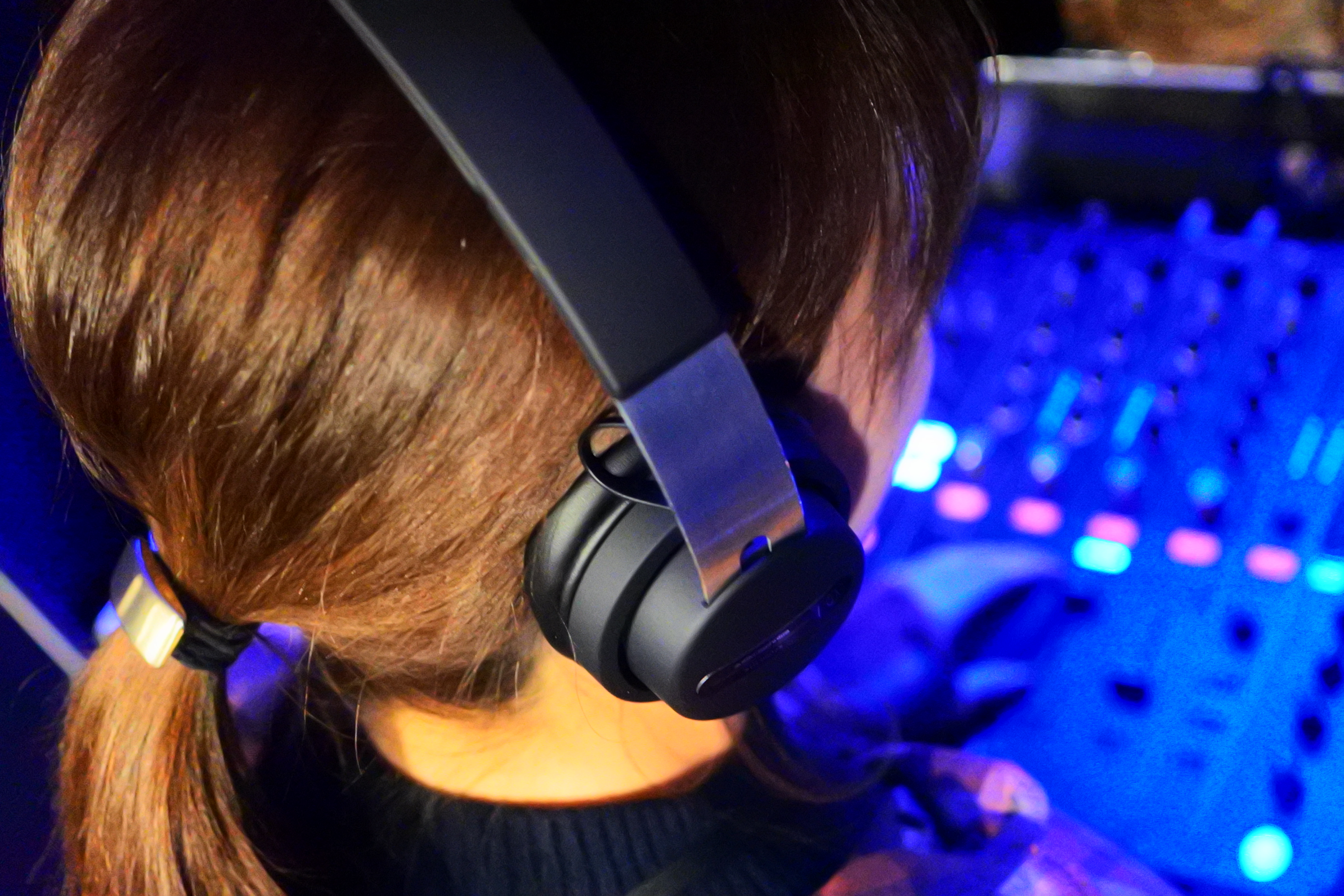 DJ